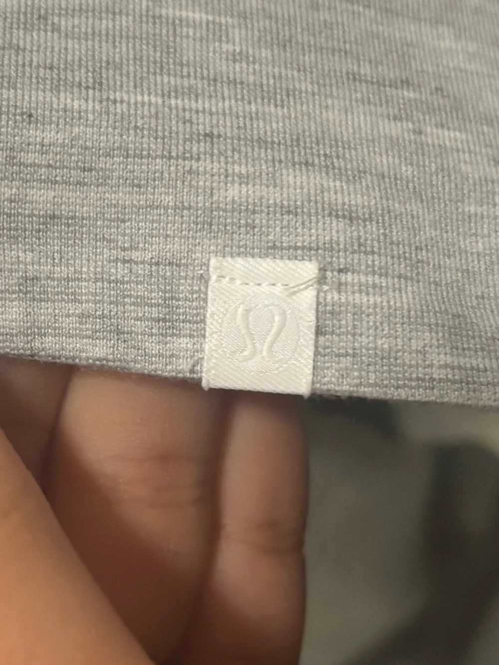 LULULEMON ATHLETICA Women’s Light Gray Cropped Tee with Back Slit